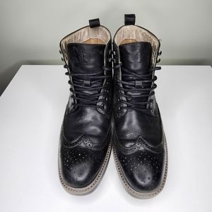 G.H. Bass and Co Men's Black Wingtip Boot Size 9